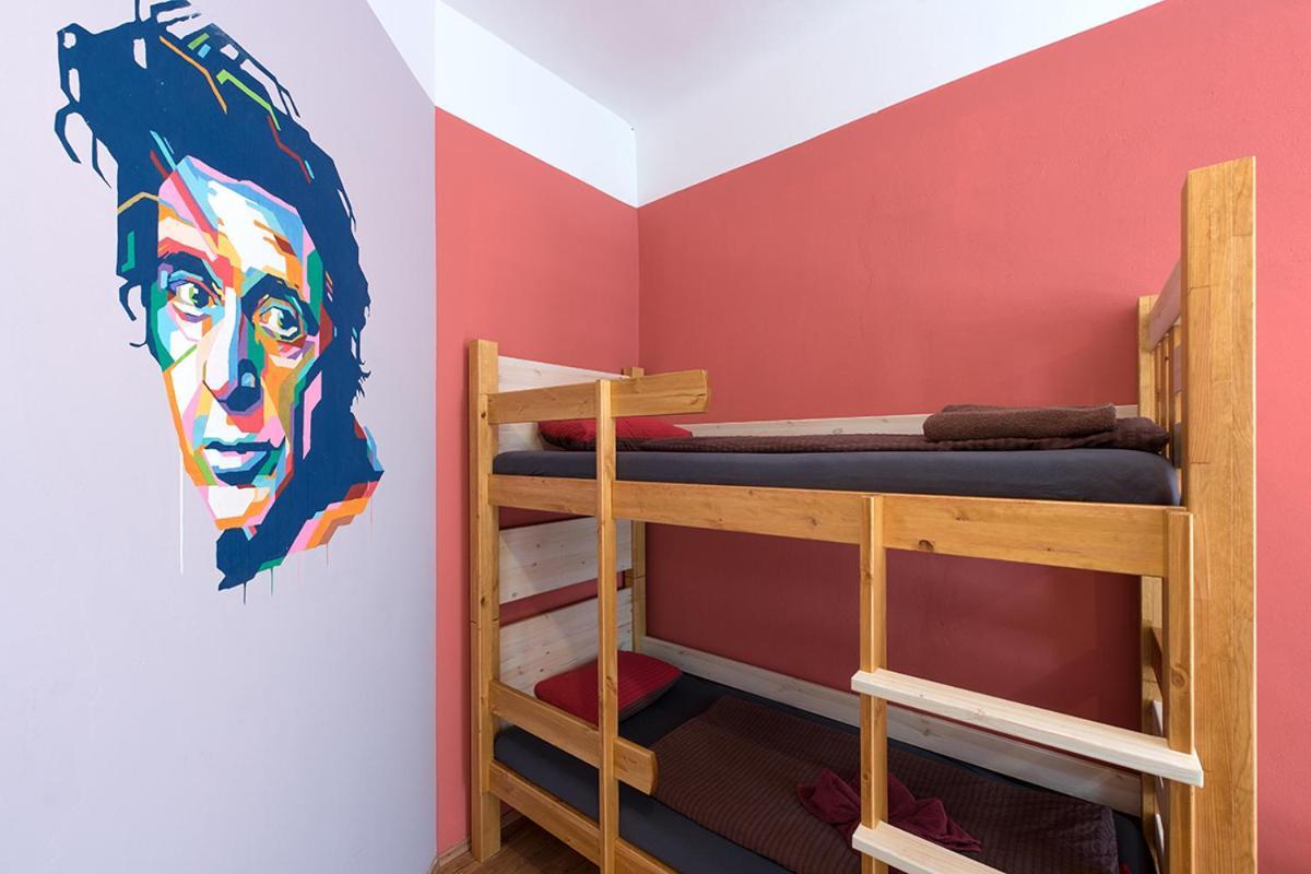 Hostel Elf Прага Екстериор снимка