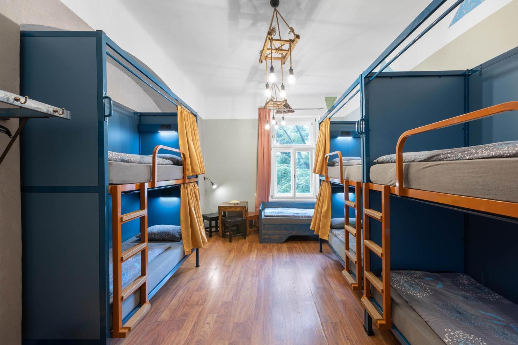 Hostel Elf Прага Екстериор снимка