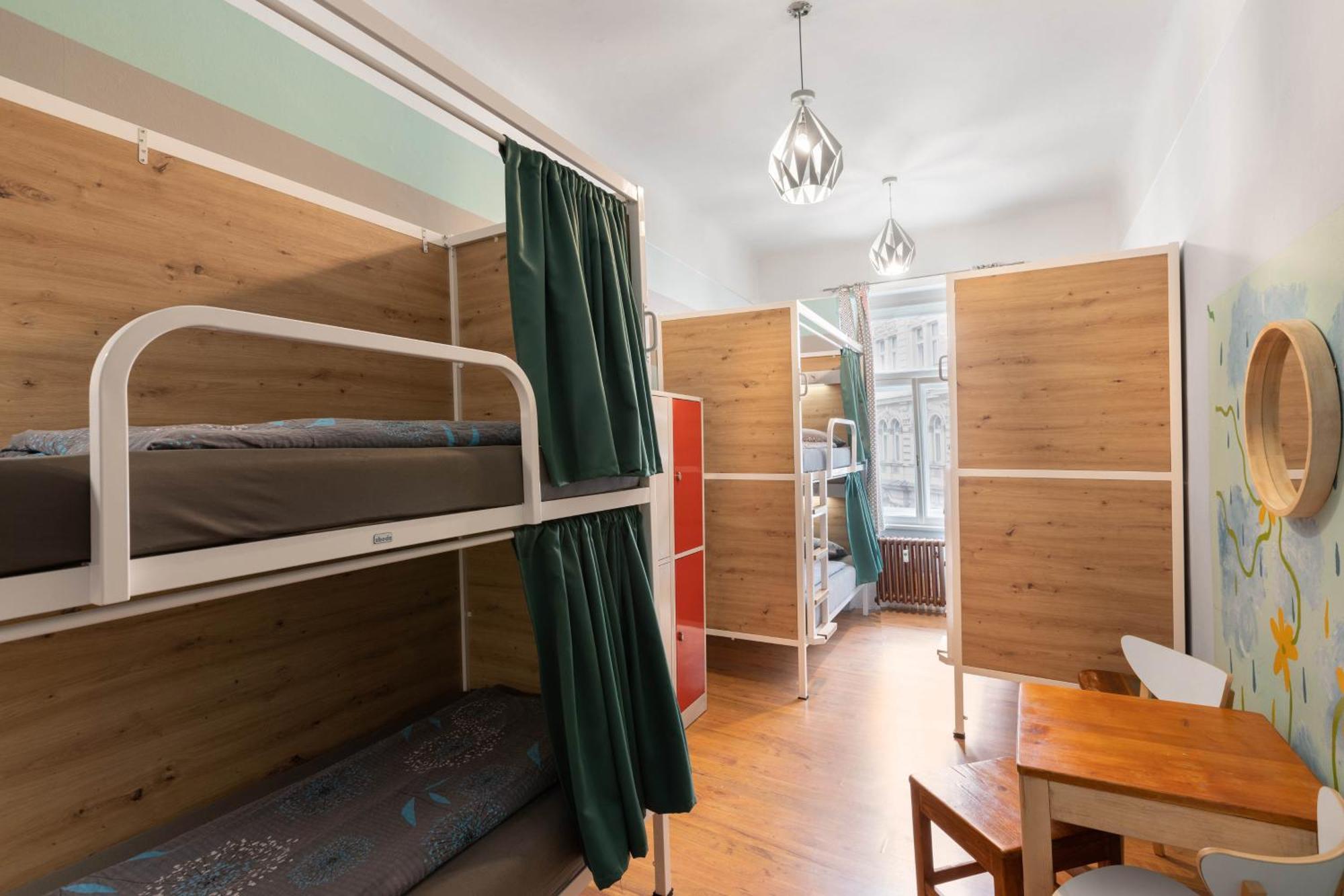 Hostel Elf Прага Екстериор снимка