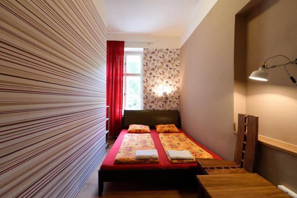 Hostel Elf Прага Екстериор снимка